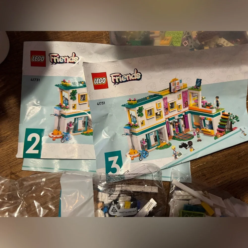 LEGO Friends Heartlake International School 41731 & American Girl Mega Construx